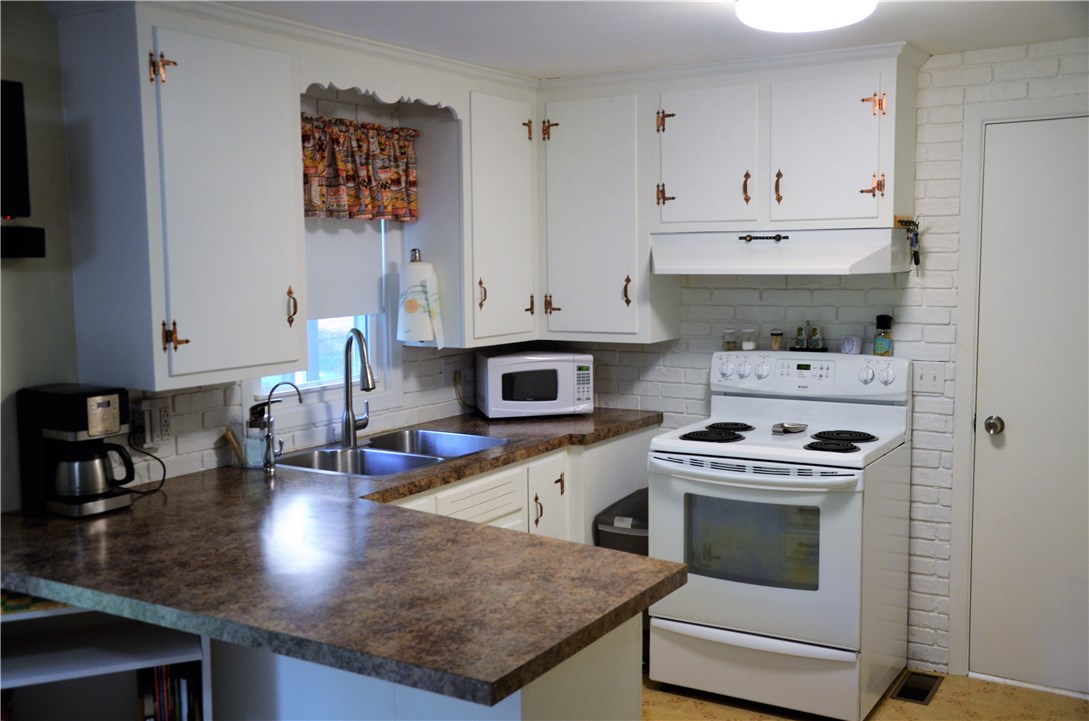 169 Viceroy Road Warwick, RI 02886 - Photo 4 of 17 Kitchen