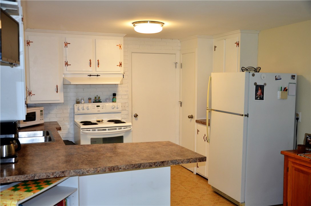 169 Viceroy Road Warwick, RI 02886 - Photo 5 of 17 Kitchen