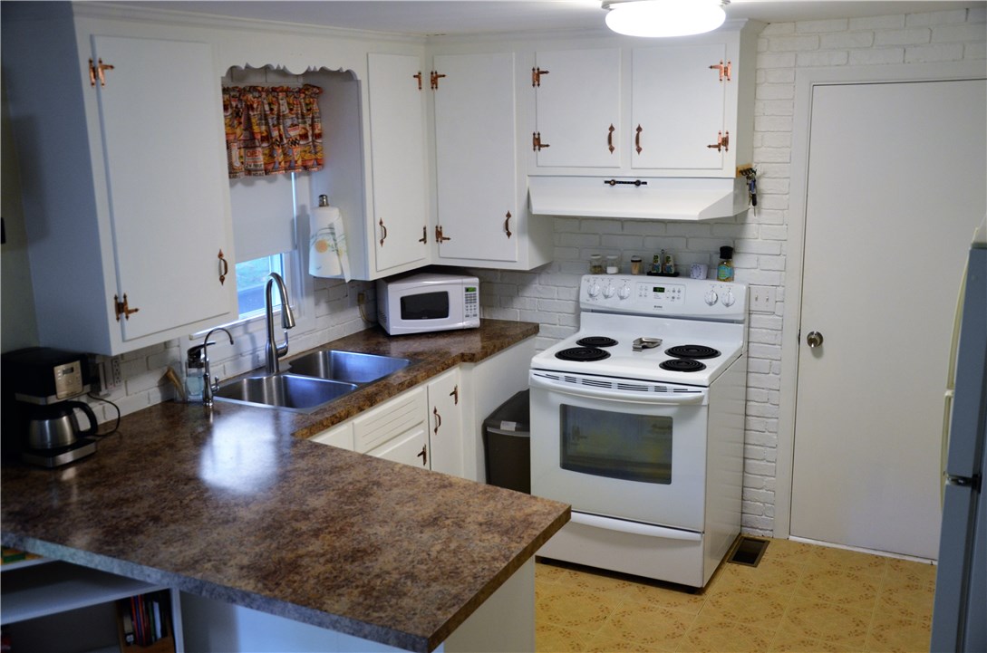 169 Viceroy Road Warwick, RI 02886 - Photo 6 of 17 Kitchen