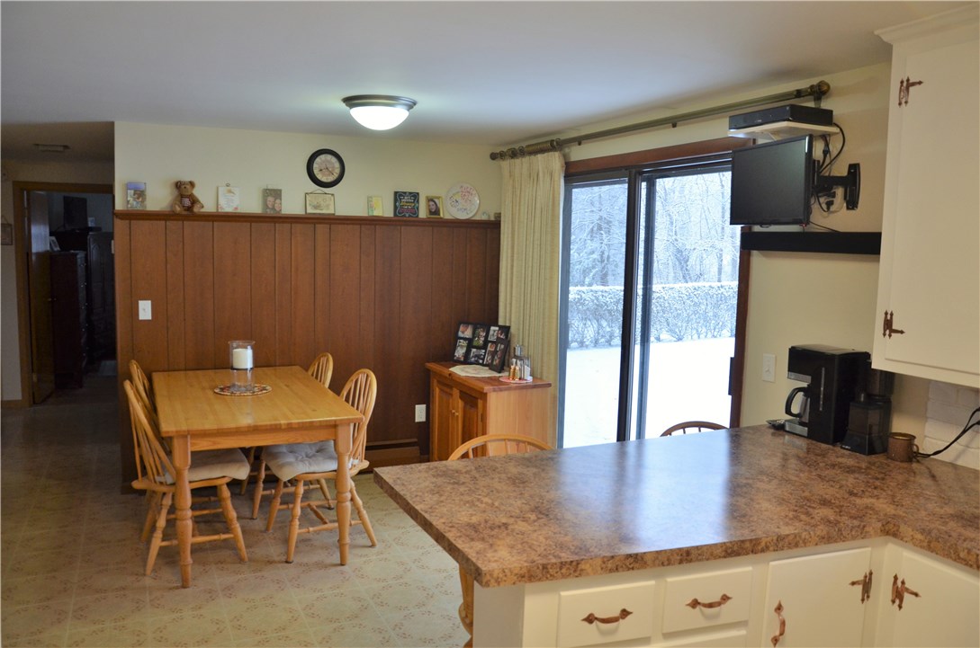 169 Viceroy Road Warwick, RI 02886 - Photo 7 of 17 Kitchen/Dining Area