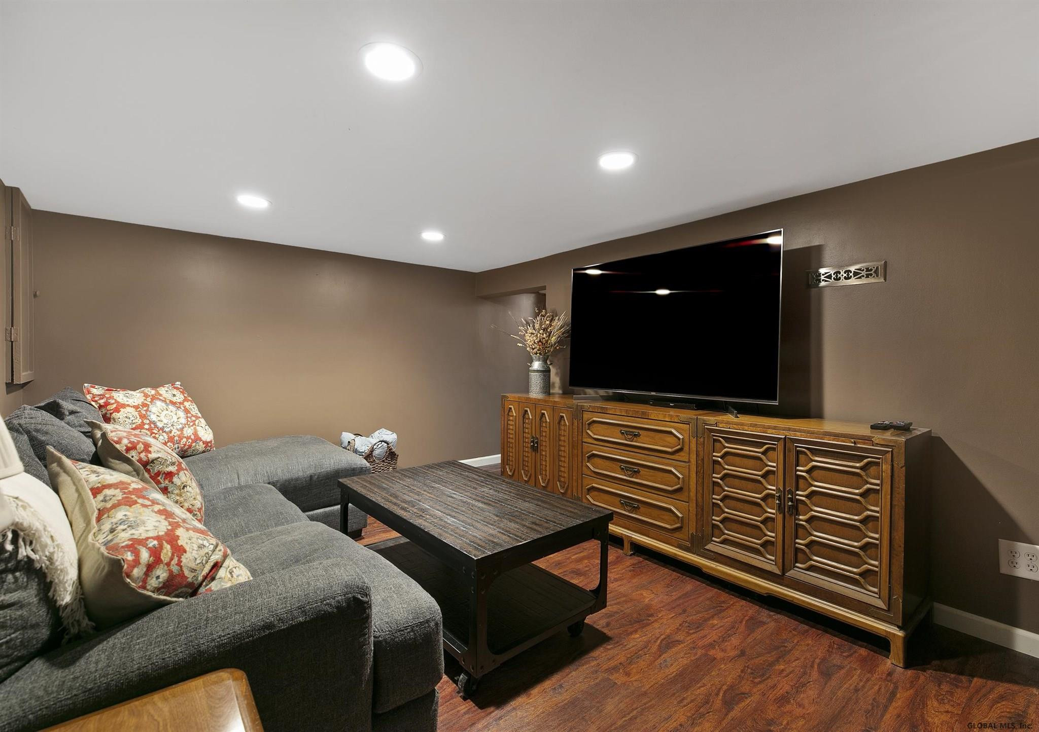 828 Kings Road Rotterdam, NY 12303 - Photo 17 of 25 Photo 17