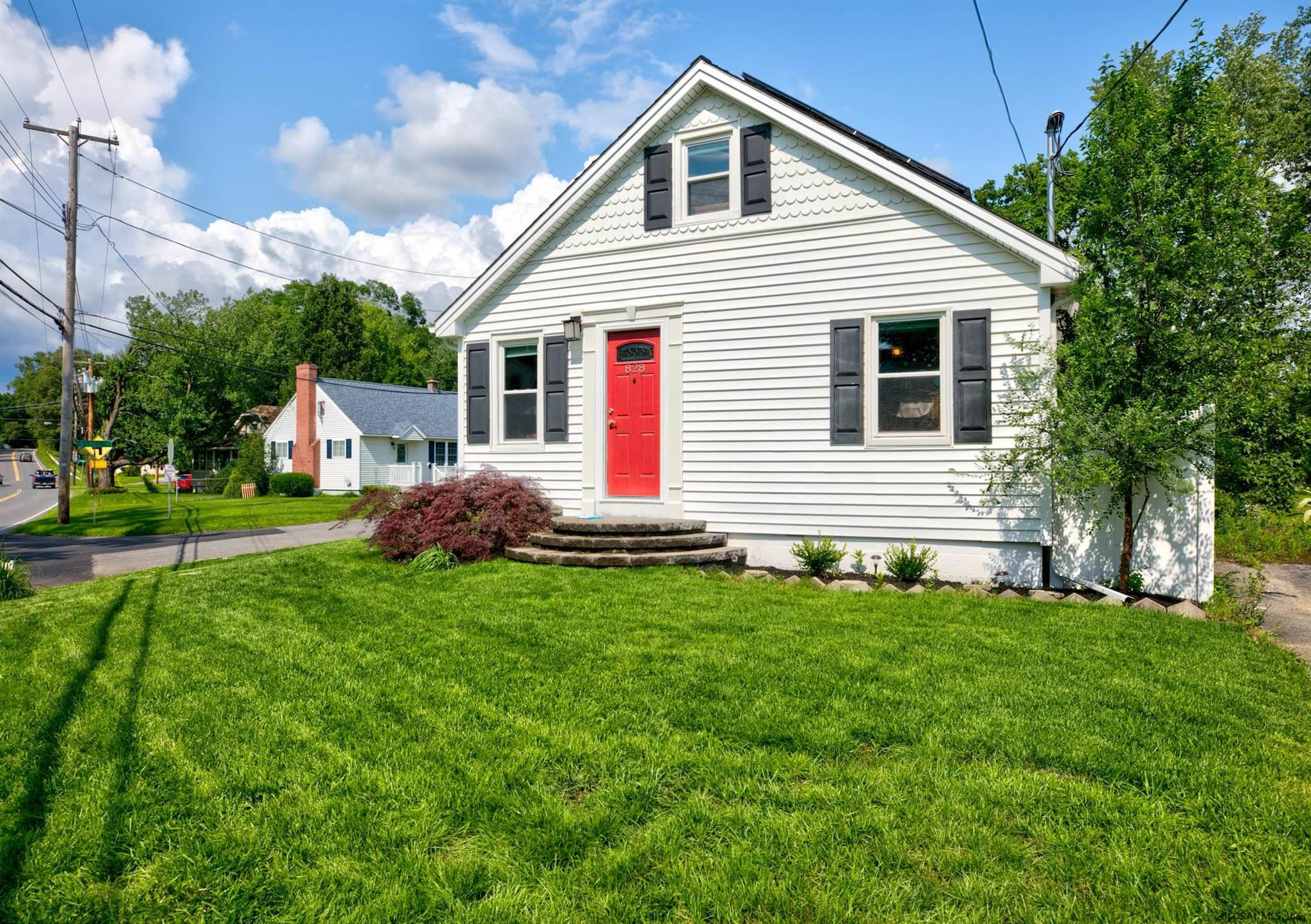 828 Kings Road Rotterdam, NY 12303 - Photo 2 of 25 Photo 2