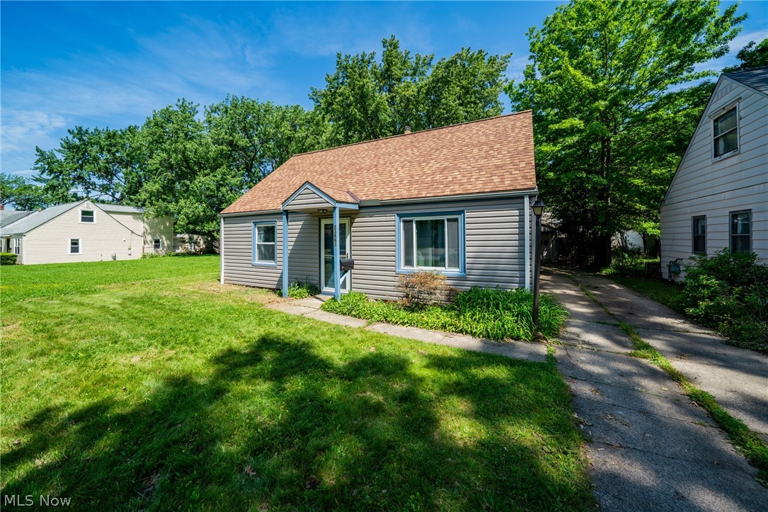 23861 Colbourne Road Euclid, OH 44123 - Photo 2 of 26