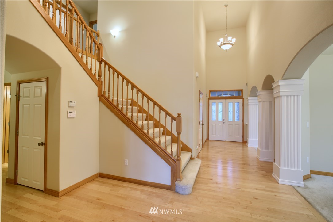 327 Quincy Avenue Northeast Renton, WA 98059 - Photo 2 of 24 Gallery Image 2