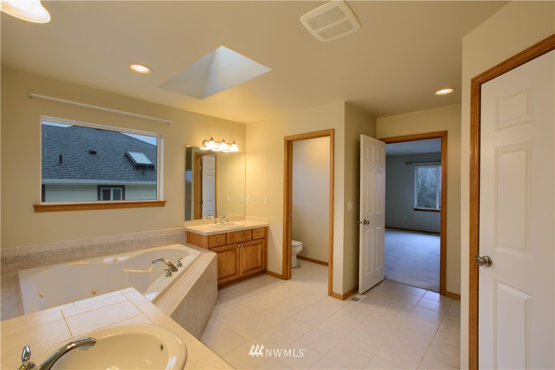 327 Quincy Avenue Northeast Renton, WA 98059 - Photo 12 of 24 Gallery Image 12