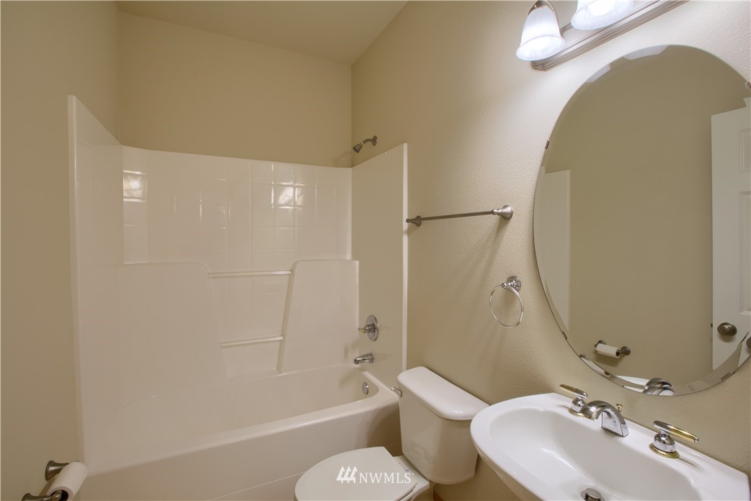 327 Quincy Avenue Northeast Renton, WA 98059 - Photo 13 of 24 Gallery Image 13