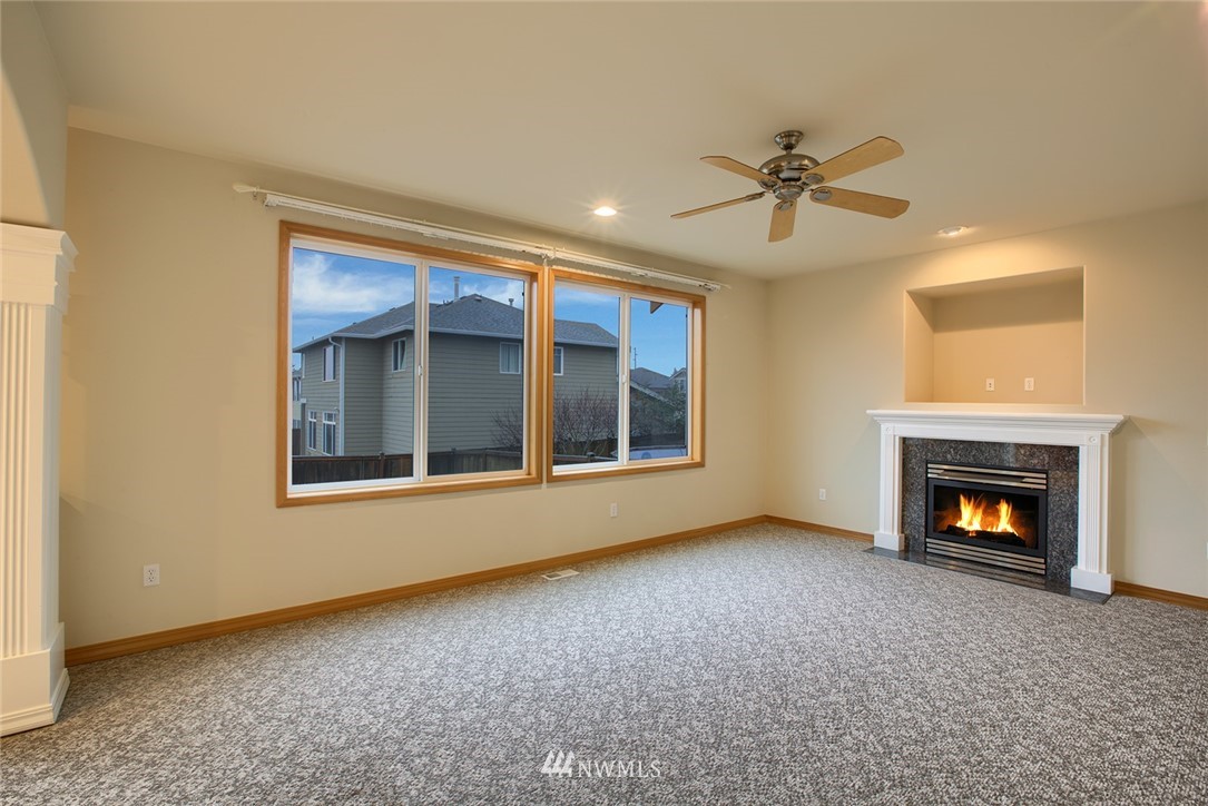 327 Quincy Avenue Northeast Renton, WA 98059 - Photo 4 of 24 Gallery Image 4