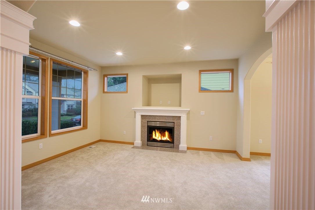 327 Quincy Avenue Northeast Renton, WA 98059 - Photo 6 of 24 Gallery Image 6