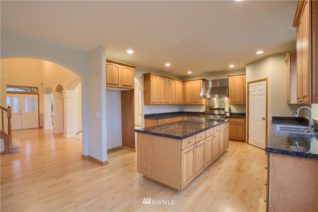 327 Quincy Avenue Northeast Renton, WA 98059 - Photo 7 of 24 Gallery Image 7