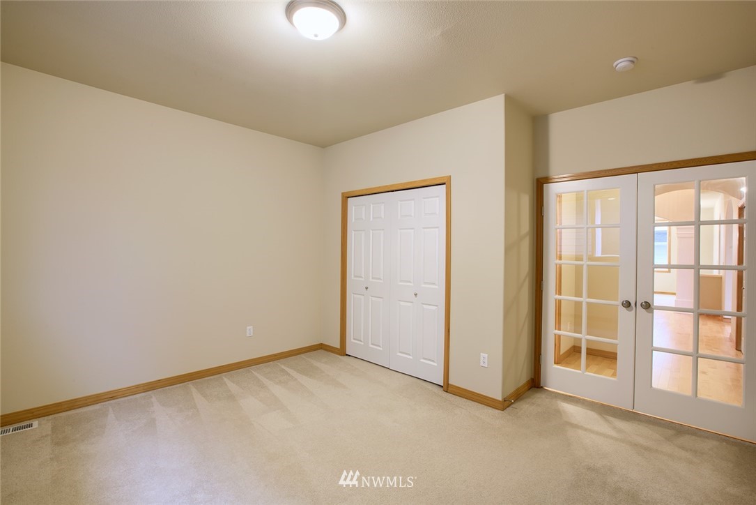 327 Quincy Avenue Northeast Renton, WA 98059 - Photo 9 of 24 Gallery Image 9