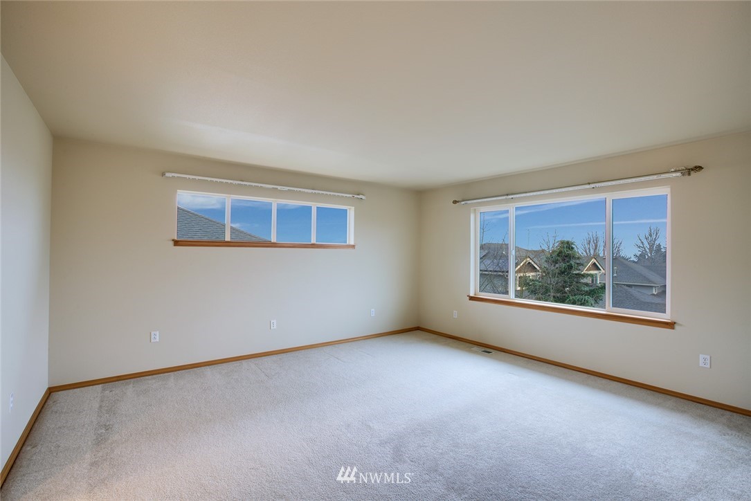 327 Quincy Avenue Northeast Renton, WA 98059 - Photo 10 of 24 Gallery Image 10