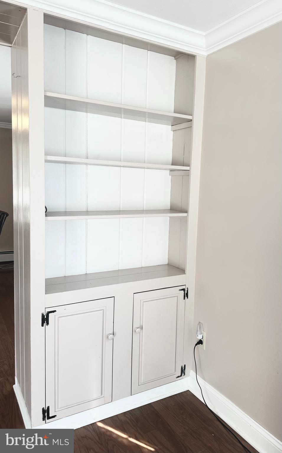 44 Allentown Road Southampton, NJ 08088 - Photo 13 of 42 Built in Book case