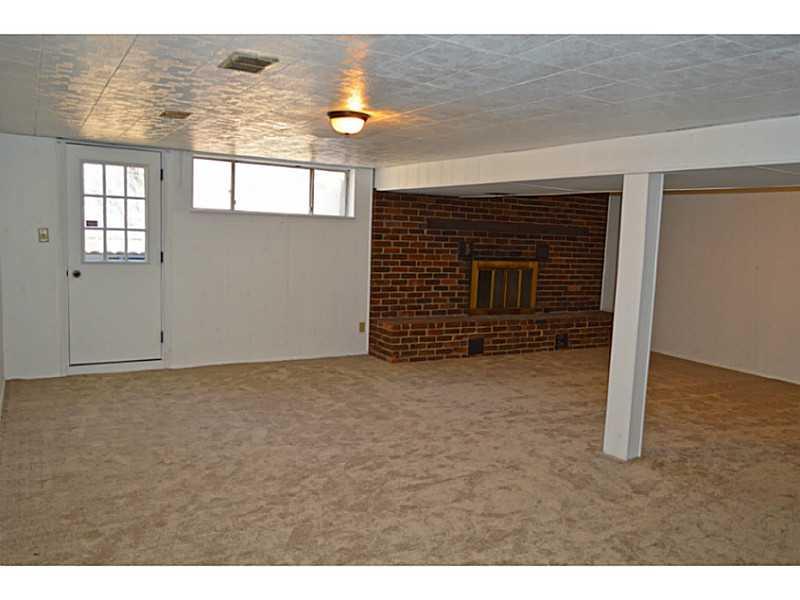 260 Kelly Road Washington, PA 15301 - Photo 21 of 25 Basement/Game Room.