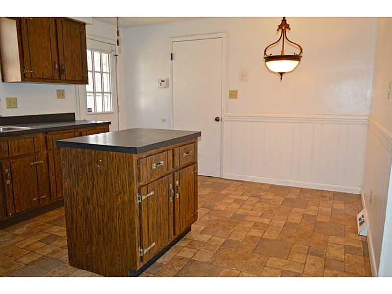 260 Kelly Road Washington, PA 15301 - Photo 7 of 25 Kitchen.