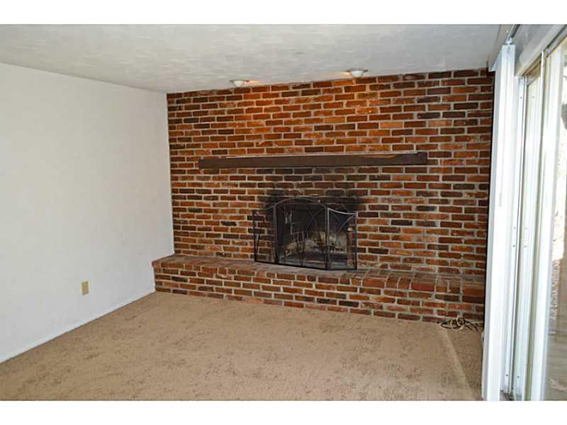 260 Kelly Road Washington, PA 15301 - Photo 10 of 25 Family Room.