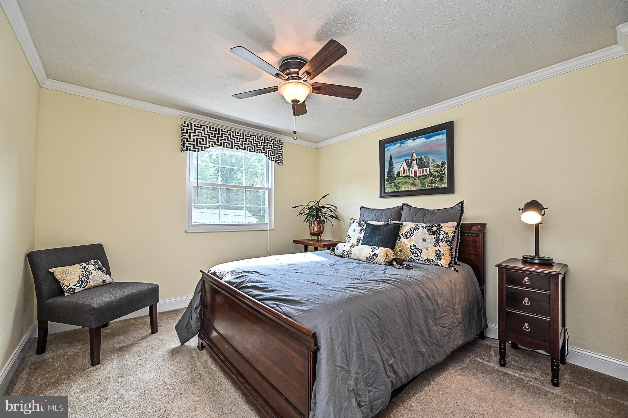 7721 Middle Valley Drive Springfield, VA 22153 - Photo 22 of 33 3rd bedroom with crown molding