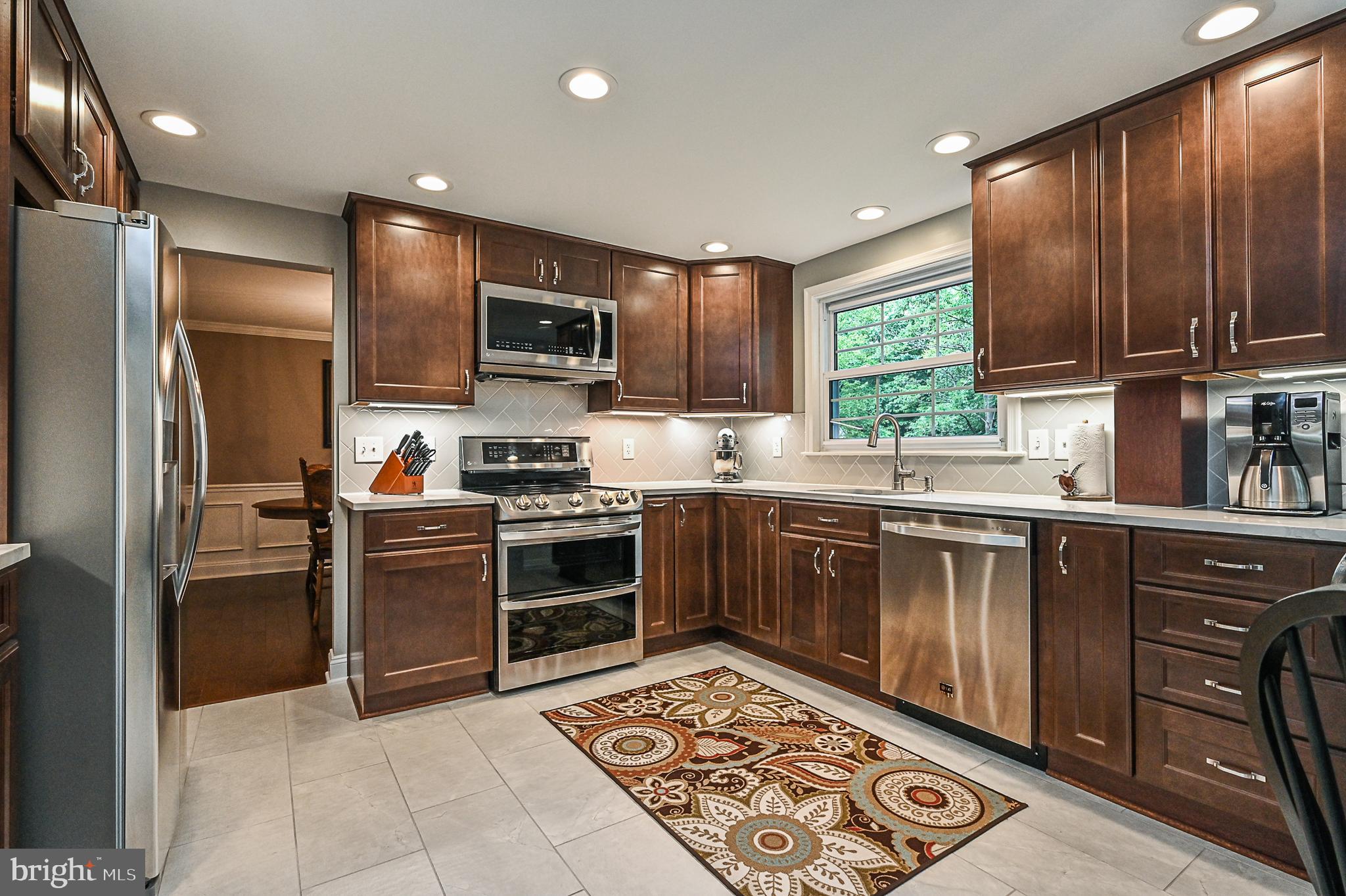 7721 Middle Valley Drive Springfield, VA 22153 - Photo 5 of 33 Quartz counter, tile backsplash & SS appliances