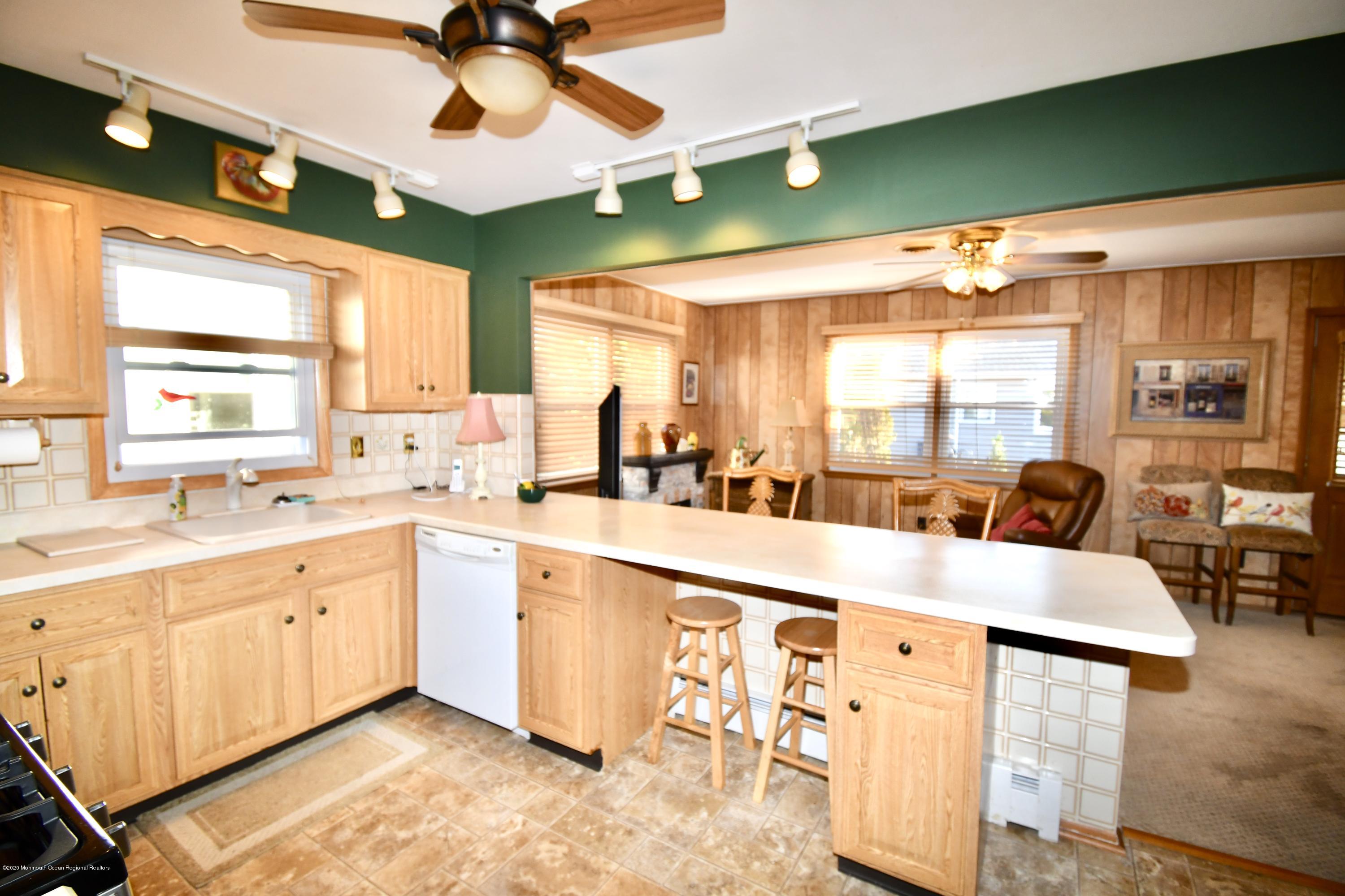 9 Thornton Road Toms River, NJ 08757 - Photo 14 of 21 235F3338-F6D0-4B44-AE52-900683BF8B64_1_2