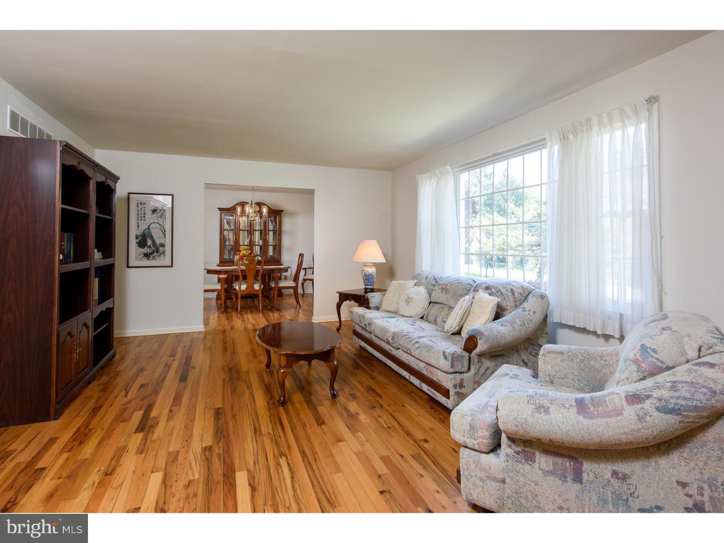 818 West King Road Malvern, PA 19355 - Photo 4 of 24 Living Room