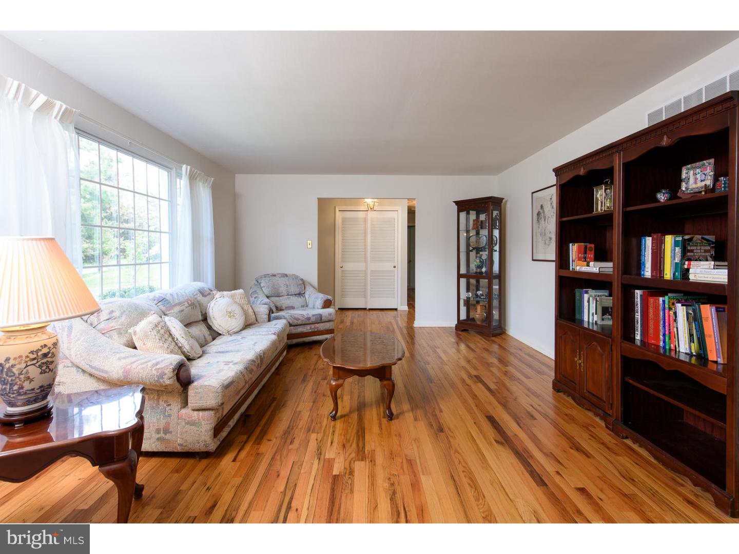 818 West King Road Malvern, PA 19355 - Photo 5 of 24 Living Room