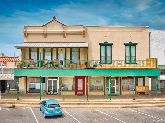 $1,950,000 | 226 Fort McKavitt Street, Mason, TX 76856