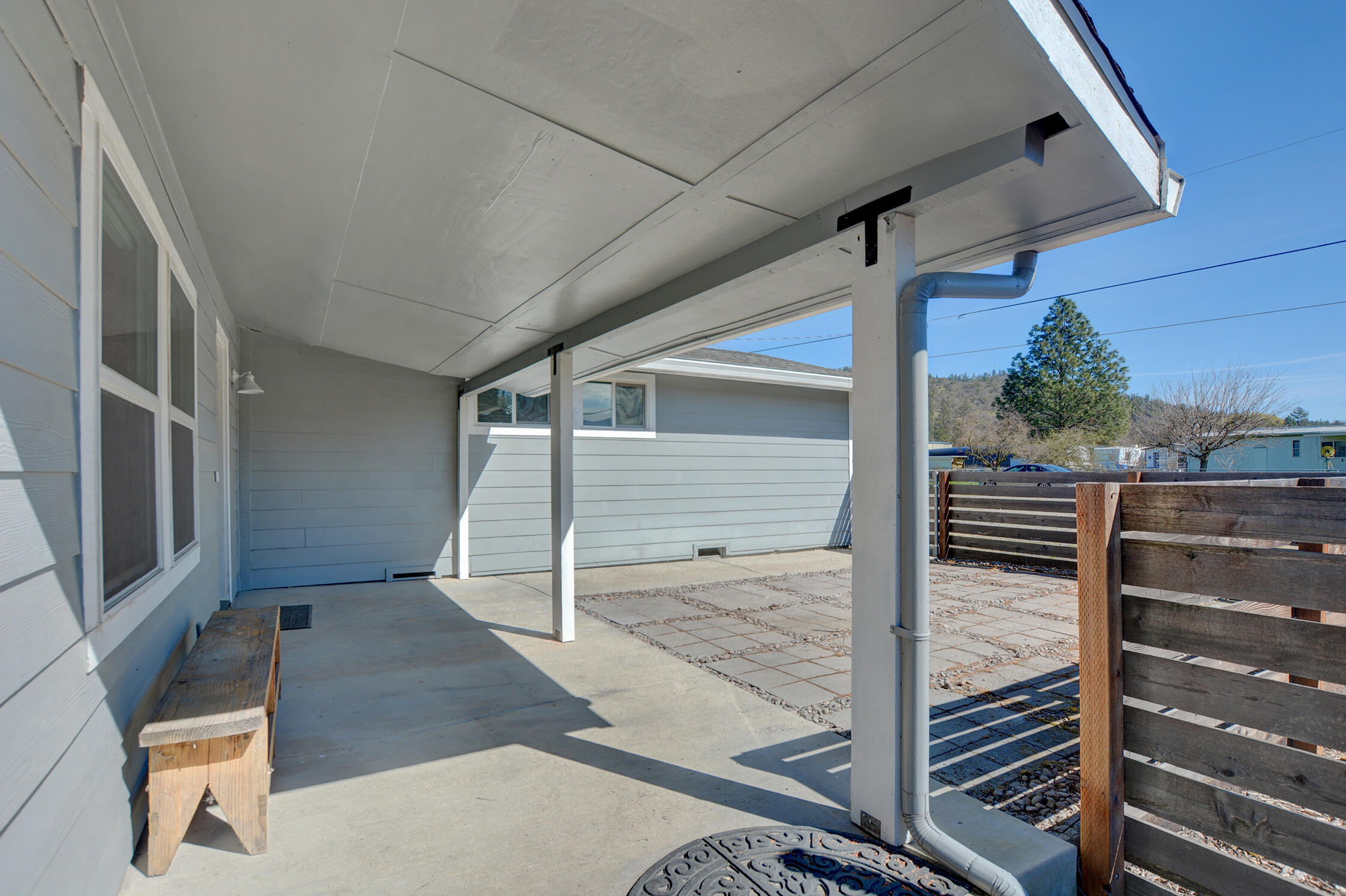7441 Maple Lane Central Point, OR 97502 - Photo 5 of 68 05