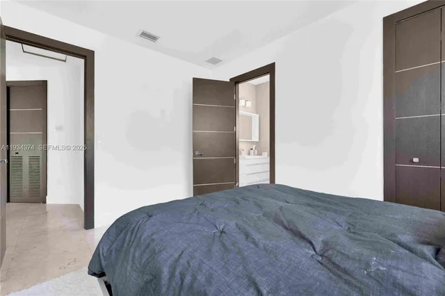 a view of entryway with a front door