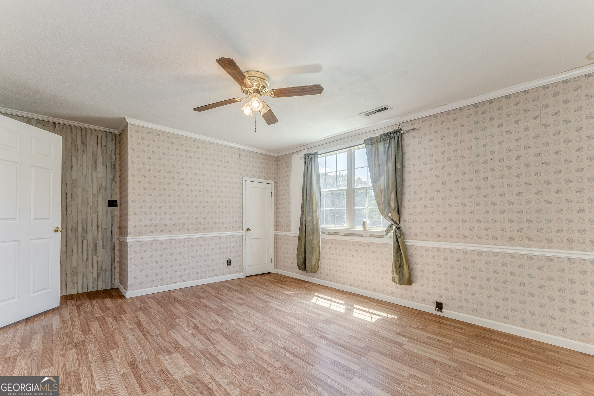 533 Underwood Street Dalton, GA 30721 - Photo 14 of 56 an empty room with wooden floor and windows