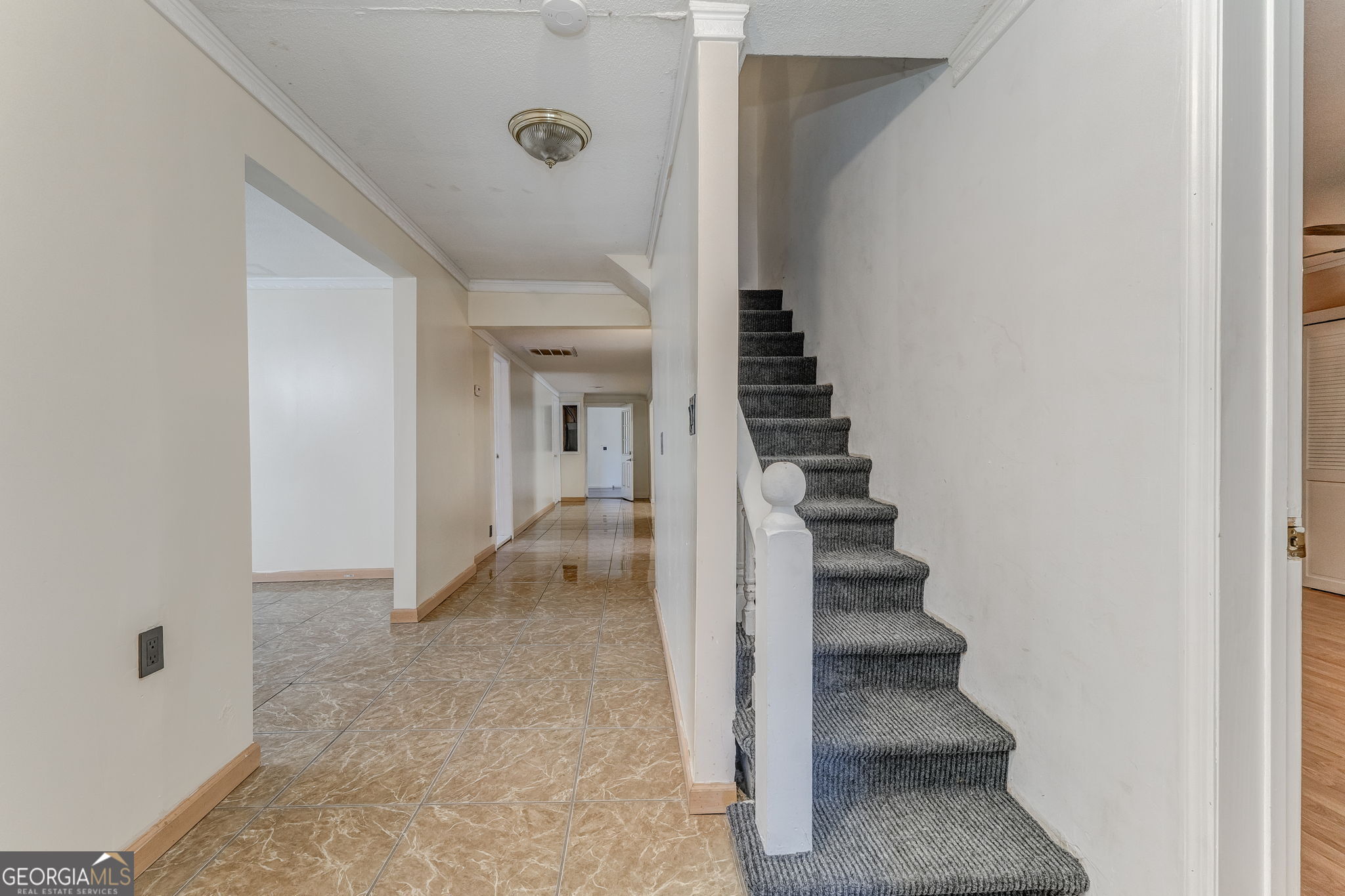 533 Underwood Street Dalton, GA 30721 - Photo 41 of 56 a view of a hallway with wooden floor and entryway
