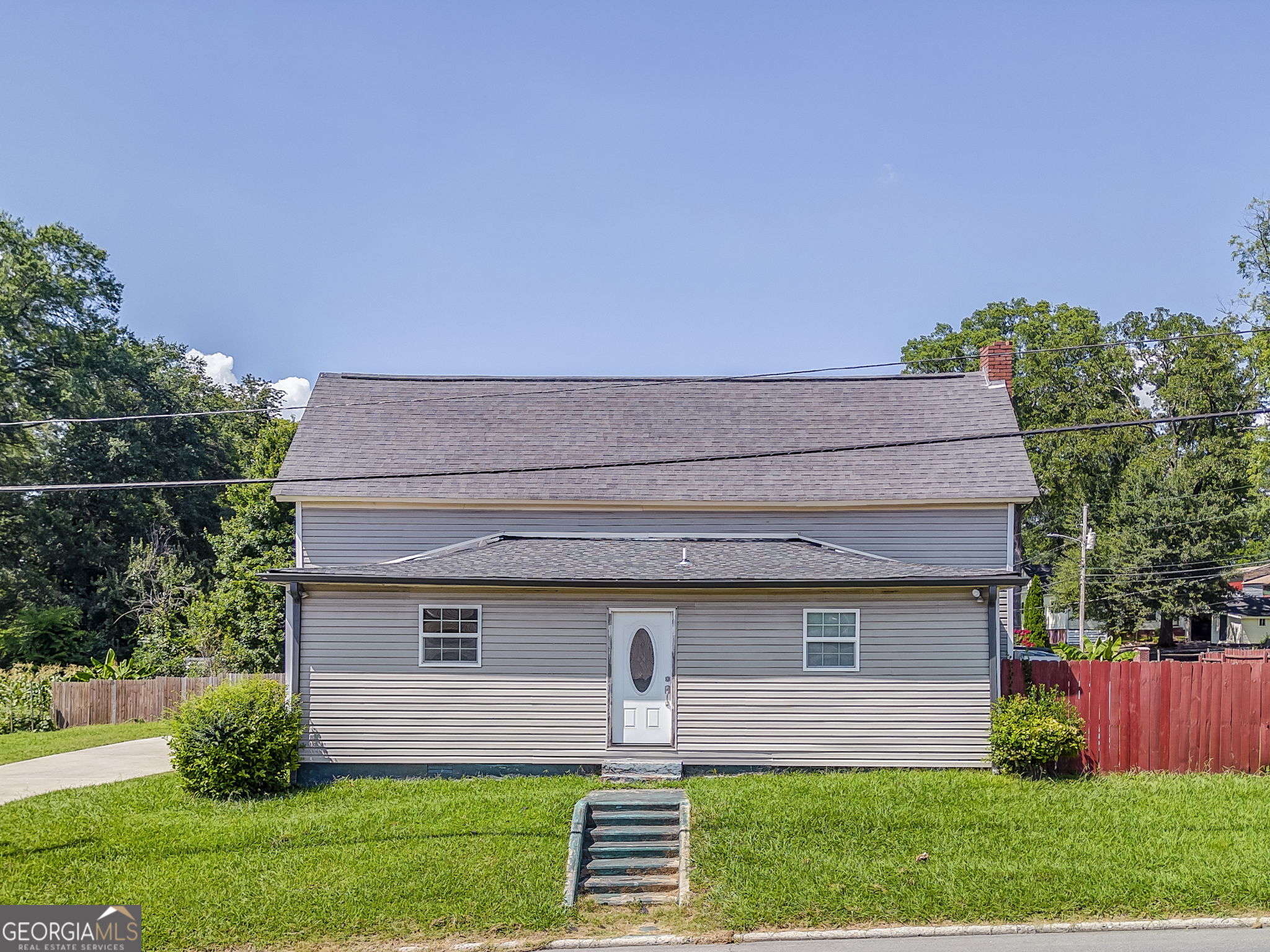 533 Underwood Street Dalton, GA 30721 - Photo 7 of 56 a front view of a house with a yard and garage