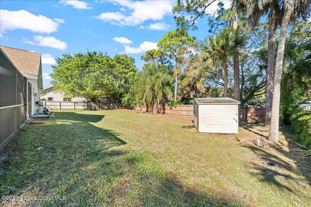 a view of a house with a yard and garage