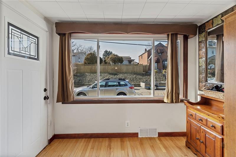 1831 Devonshire Road Coraopolis, PA 15108 - Photo 2 of 23 Gallery Image 2