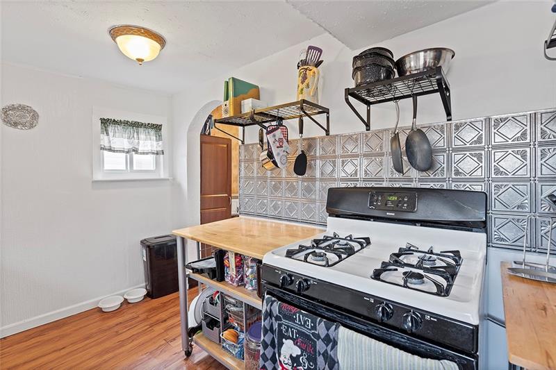 1831 Devonshire Road Coraopolis, PA 15108 - Photo 11 of 23 Gallery Image 11