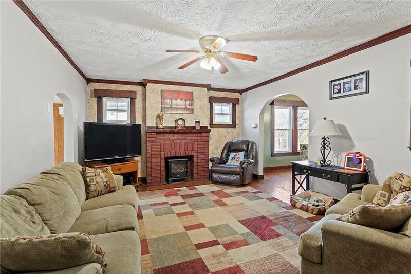 1831 Devonshire Road Coraopolis, PA 15108 - Photo 4 of 23 Gallery Image 4