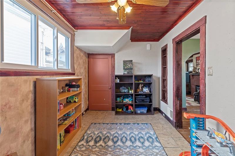 1831 Devonshire Road Coraopolis, PA 15108 - Photo 8 of 23 Gallery Image 8