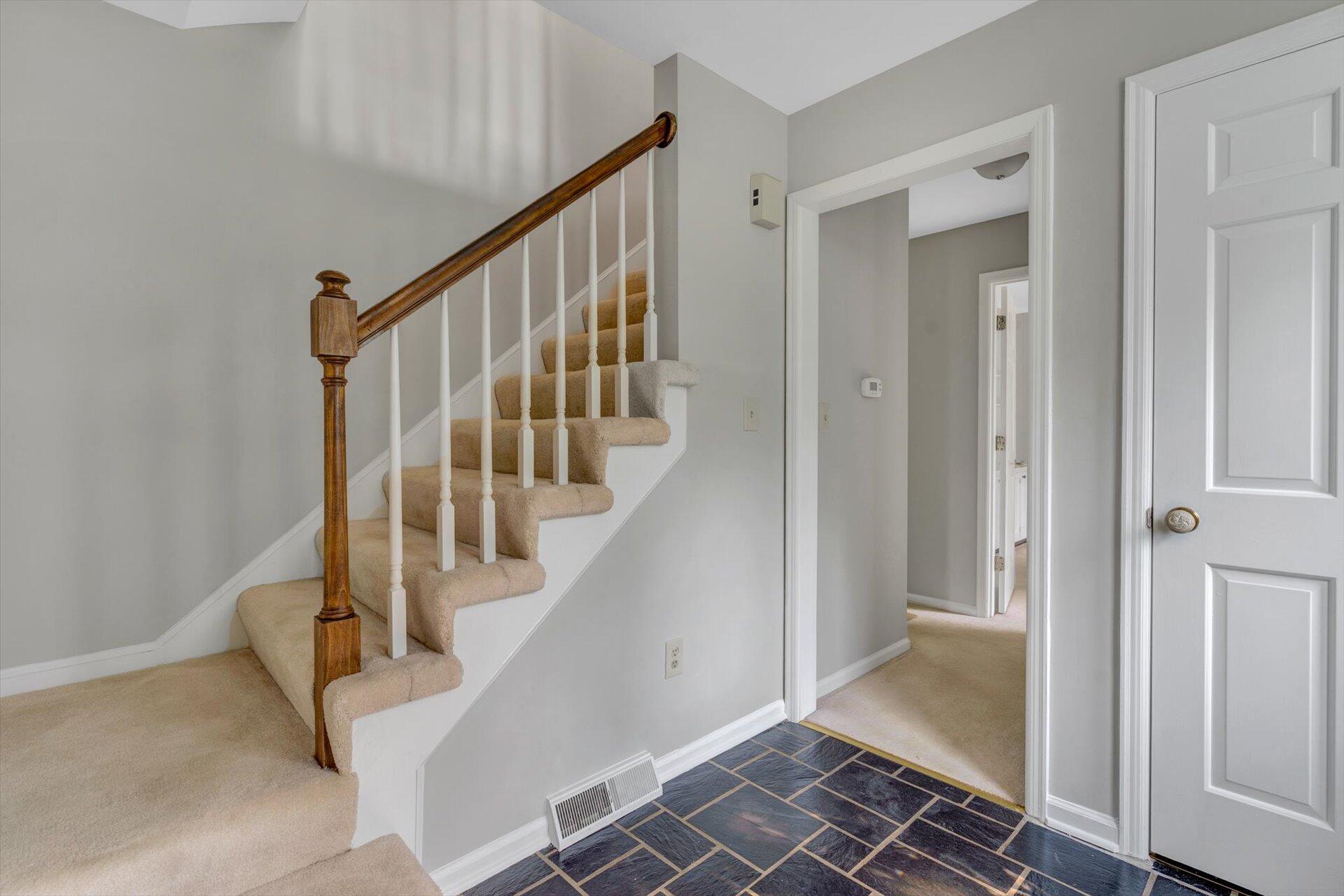 5157 Falcon Ridge Road Roanoke, VA 24018 - Photo 11 of 50 a view of entryway