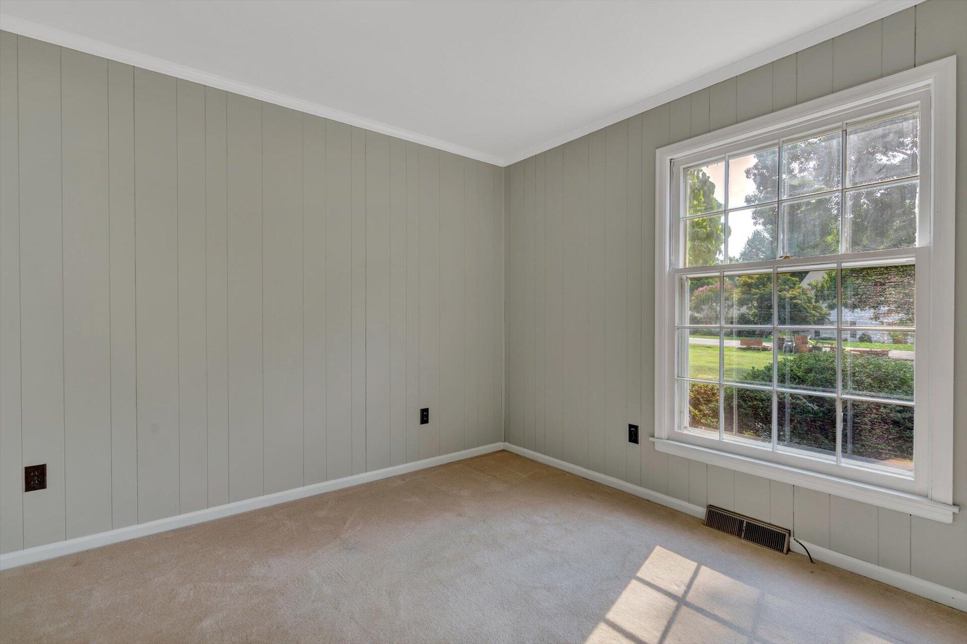 5157 Falcon Ridge Road Roanoke, VA 24018 - Photo 12 of 50 an empty room with a window