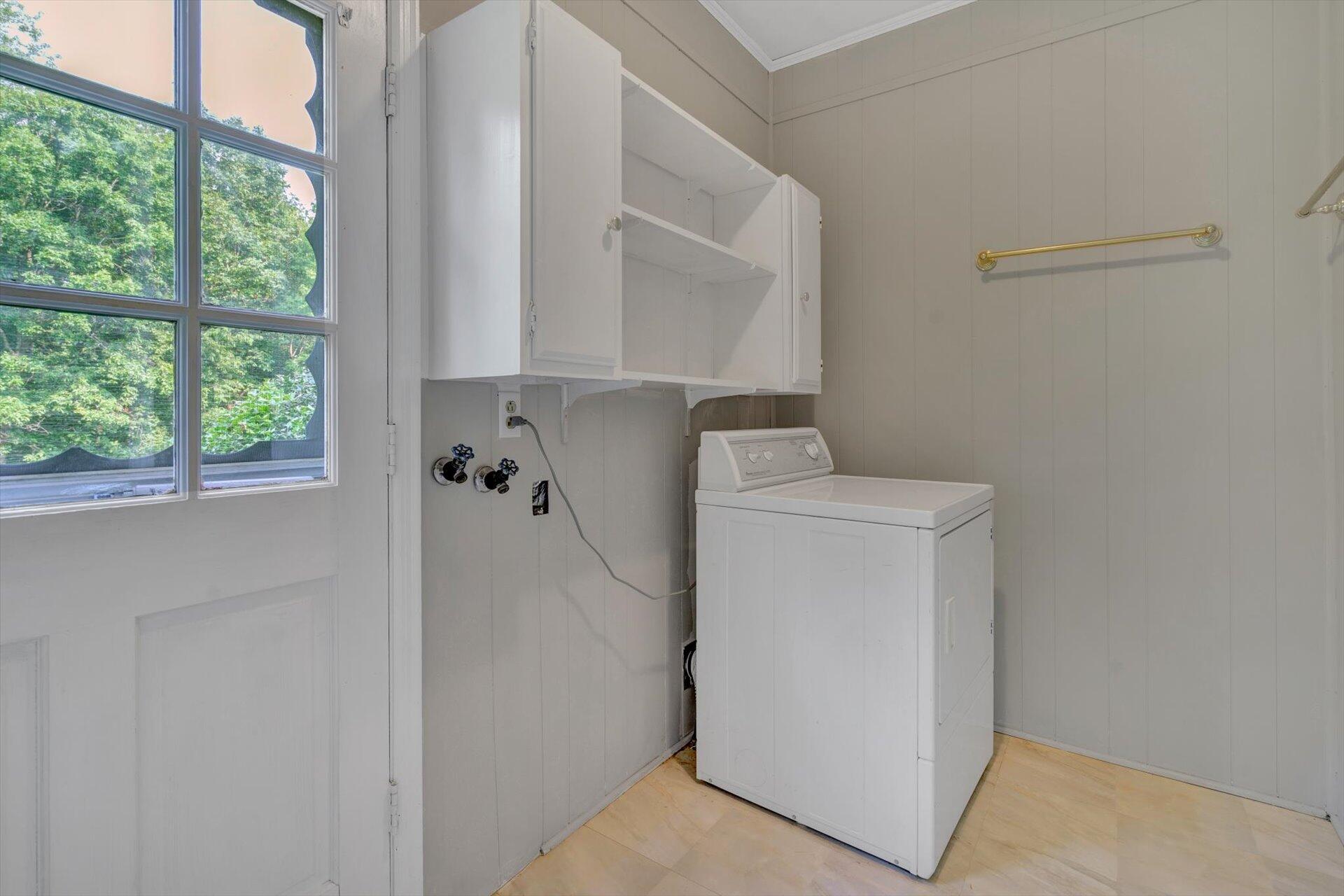 5157 Falcon Ridge Road Roanoke, VA 24018 - Photo 27 of 50 a utility room with dryer and washer