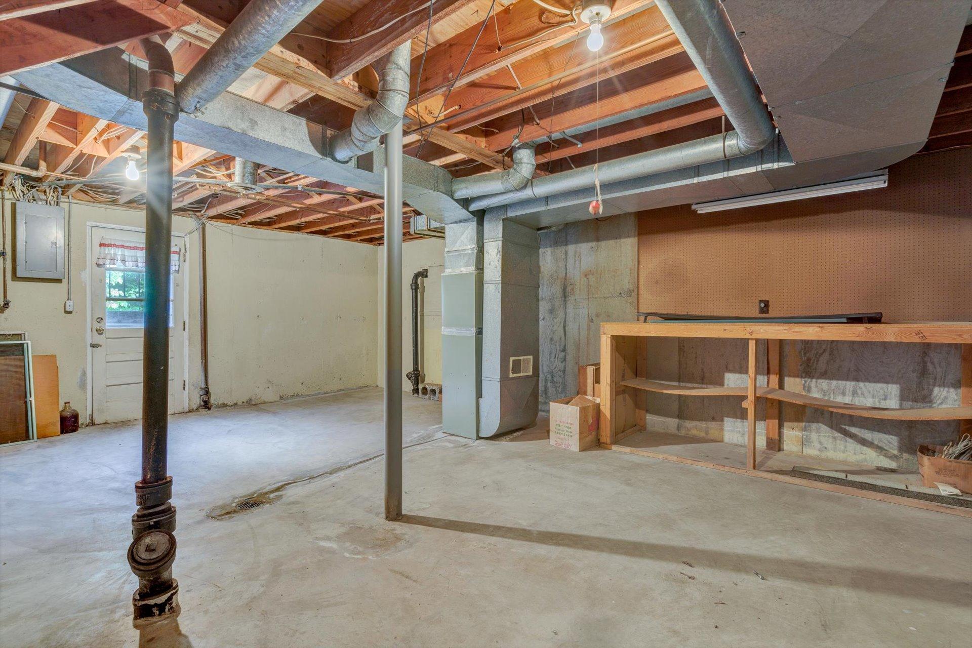 5157 Falcon Ridge Road Roanoke, VA 24018 - Photo 45 of 50 a view of an empty room