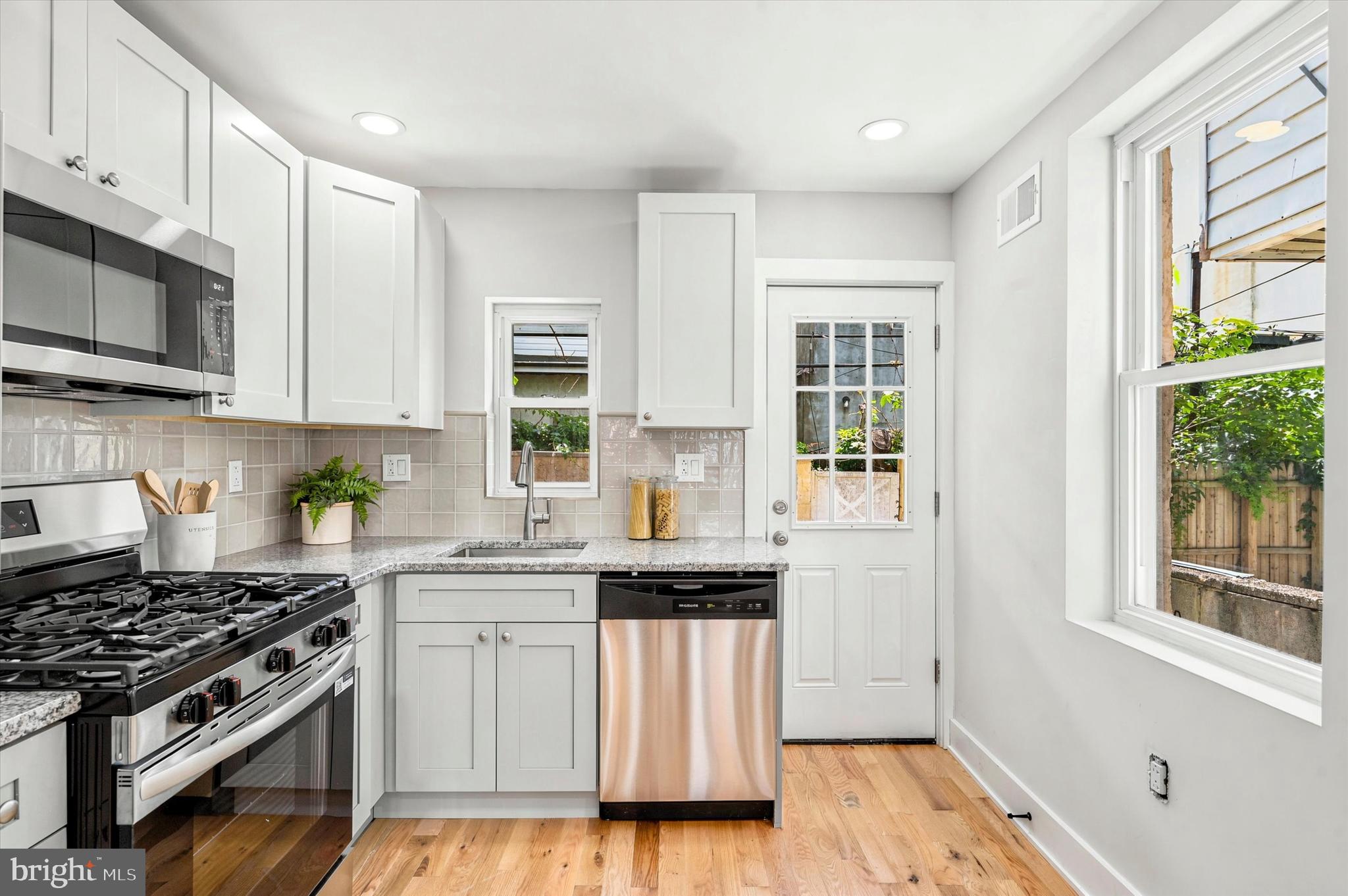 2334 Pierce Street Philadelphia, PA 19145 - Photo 10 of 25
