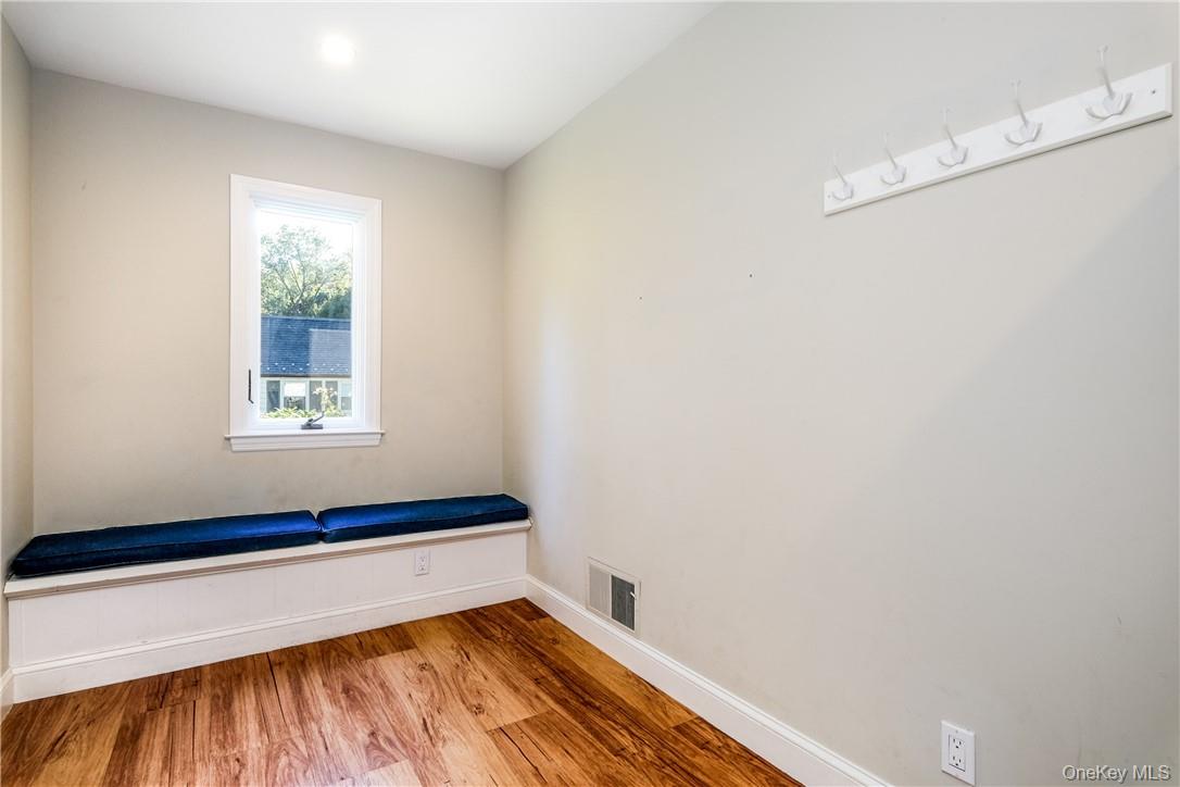 4 Parkfield Road Scarsdale, NY 10583 - Photo 25 of 33 Mud room.