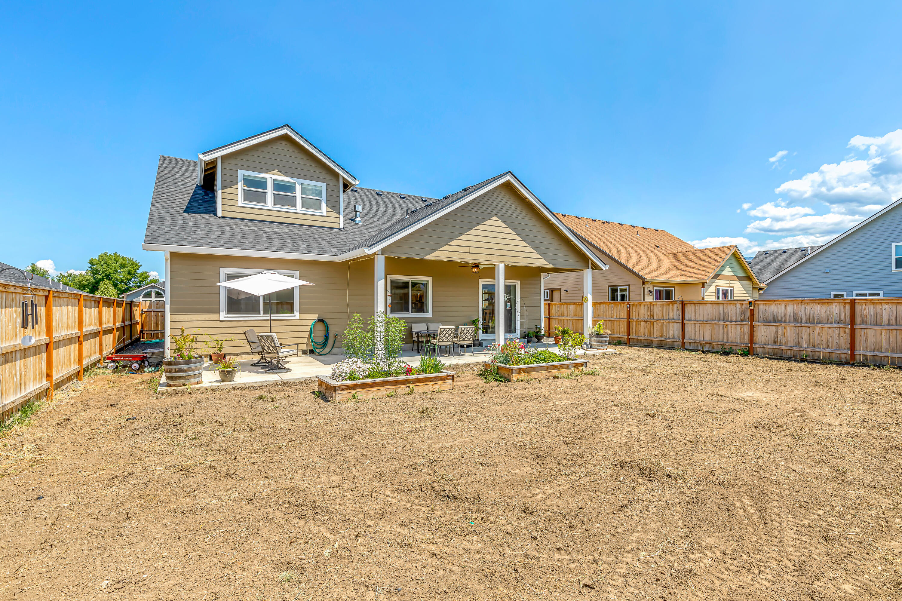 262 Samuel Lane Loop Road Phoenix, OR 97535 - Photo 11 of 33 262 Samuel Ln Loop Rd, Phoenix, OR 97535