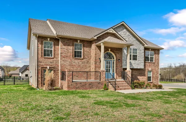 $530,000 | 524 Cresthaven Lane, Clarksville, TN 37043