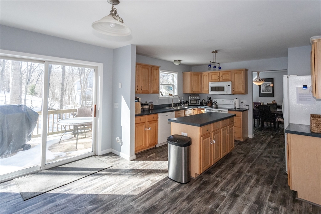 497 Riverside Drive Northampton, MA 01062 - Photo 3 of 41