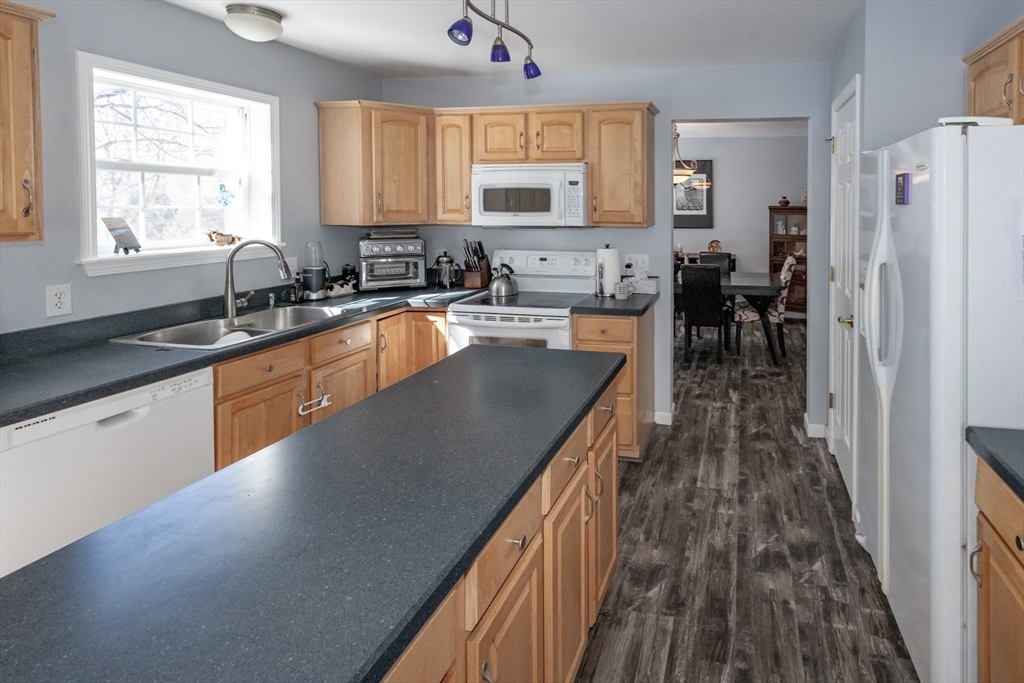 497 Riverside Drive Northampton, MA 01062 - Photo 5 of 41