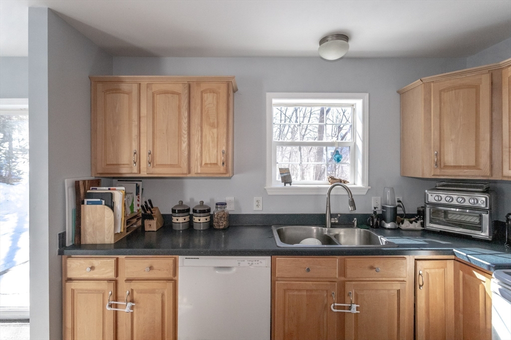 497 Riverside Drive Northampton, MA 01062 - Photo 6 of 41