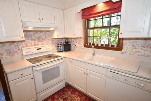 12 Bradley Road Andover, MA 01810 - Photo 4 of 29 Gallery Image 4