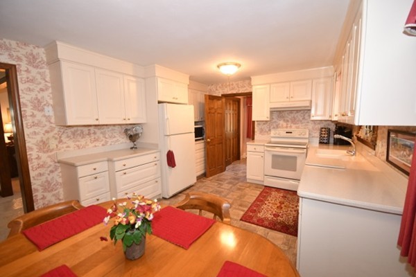 12 Bradley Road Andover, MA 01810 - Photo 5 of 29 Gallery Image 5