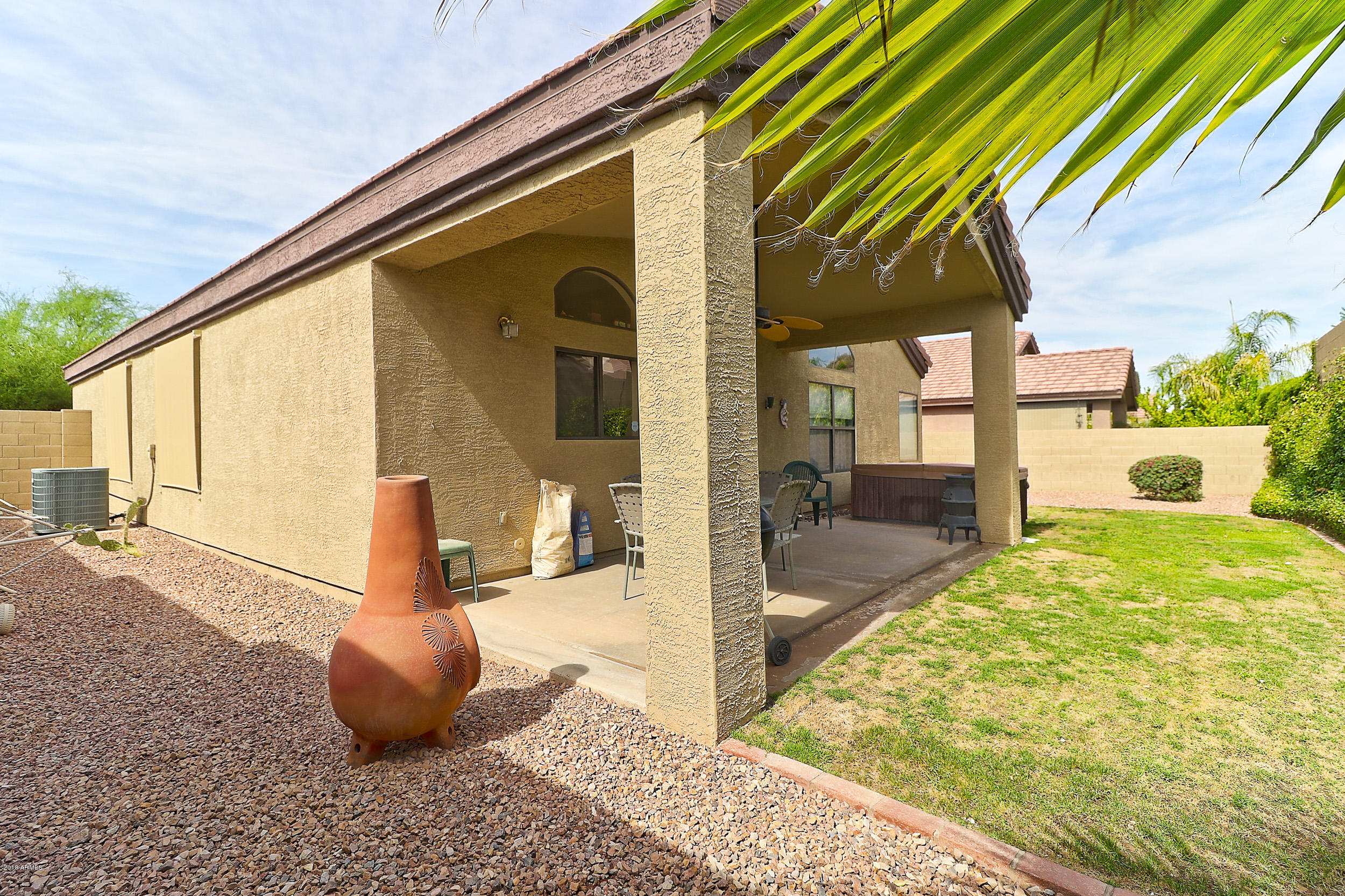 2101 East Escuda Road Phoenix, AZ 85024 - Photo 29 of 31 a bathroom with a tub