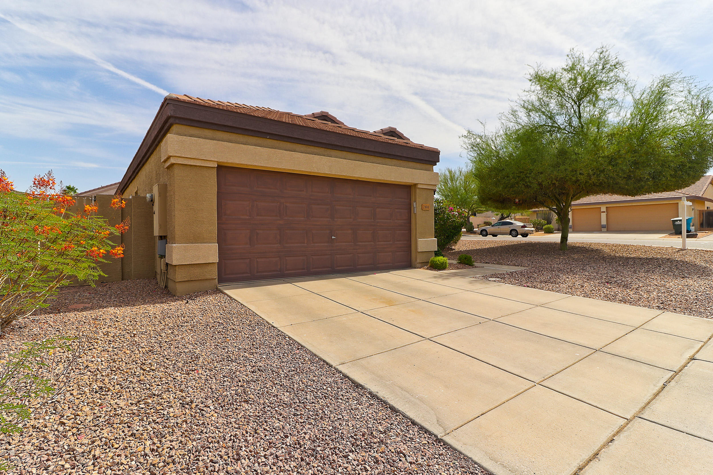2101 East Escuda Road Phoenix, AZ 85024 - Photo 6 of 31 a front view of a house with a garage